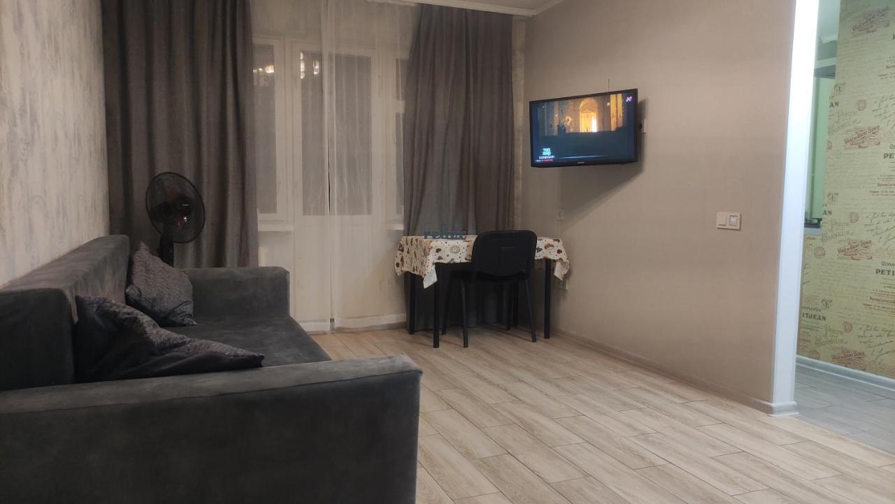 Apartment Near City Center On Peremohy Avenue 46 切尔尼戈夫 外观 照片
