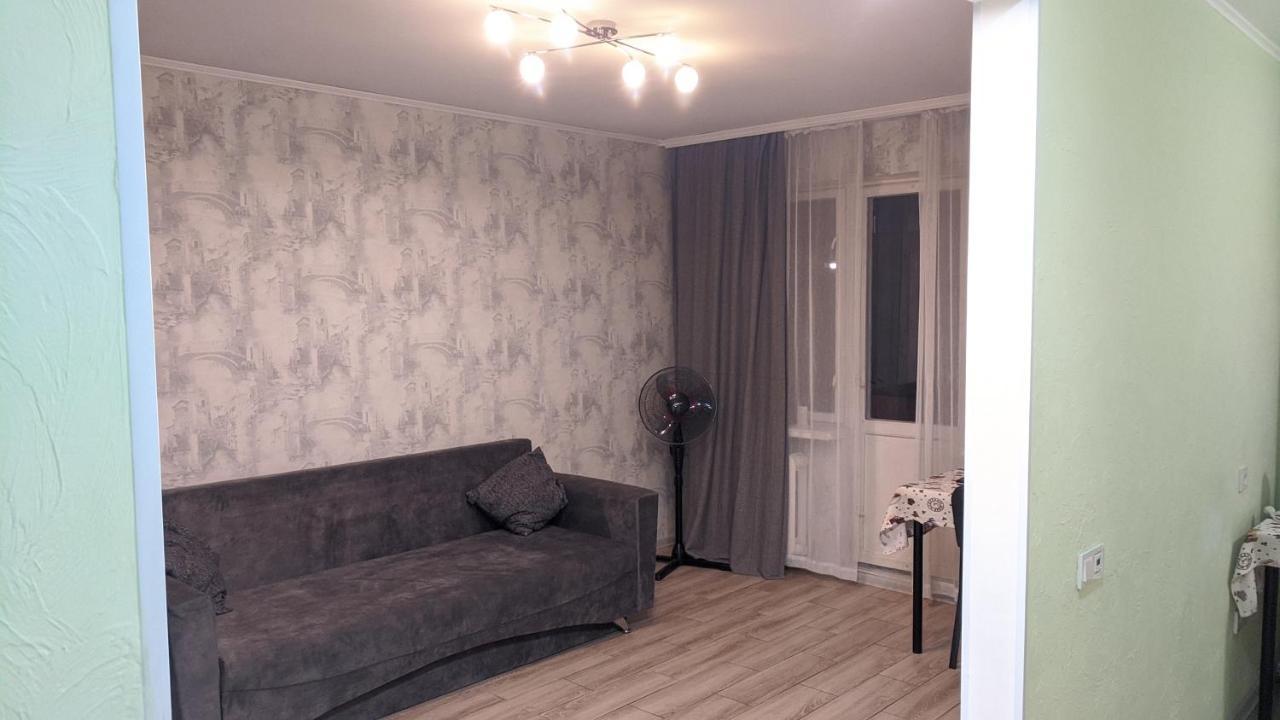 Apartment Near City Center On Peremohy Avenue 46 切尔尼戈夫 外观 照片