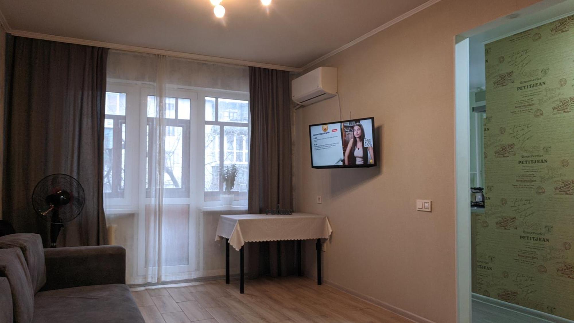 Apartment Near City Center On Peremohy Avenue 46 切尔尼戈夫 外观 照片