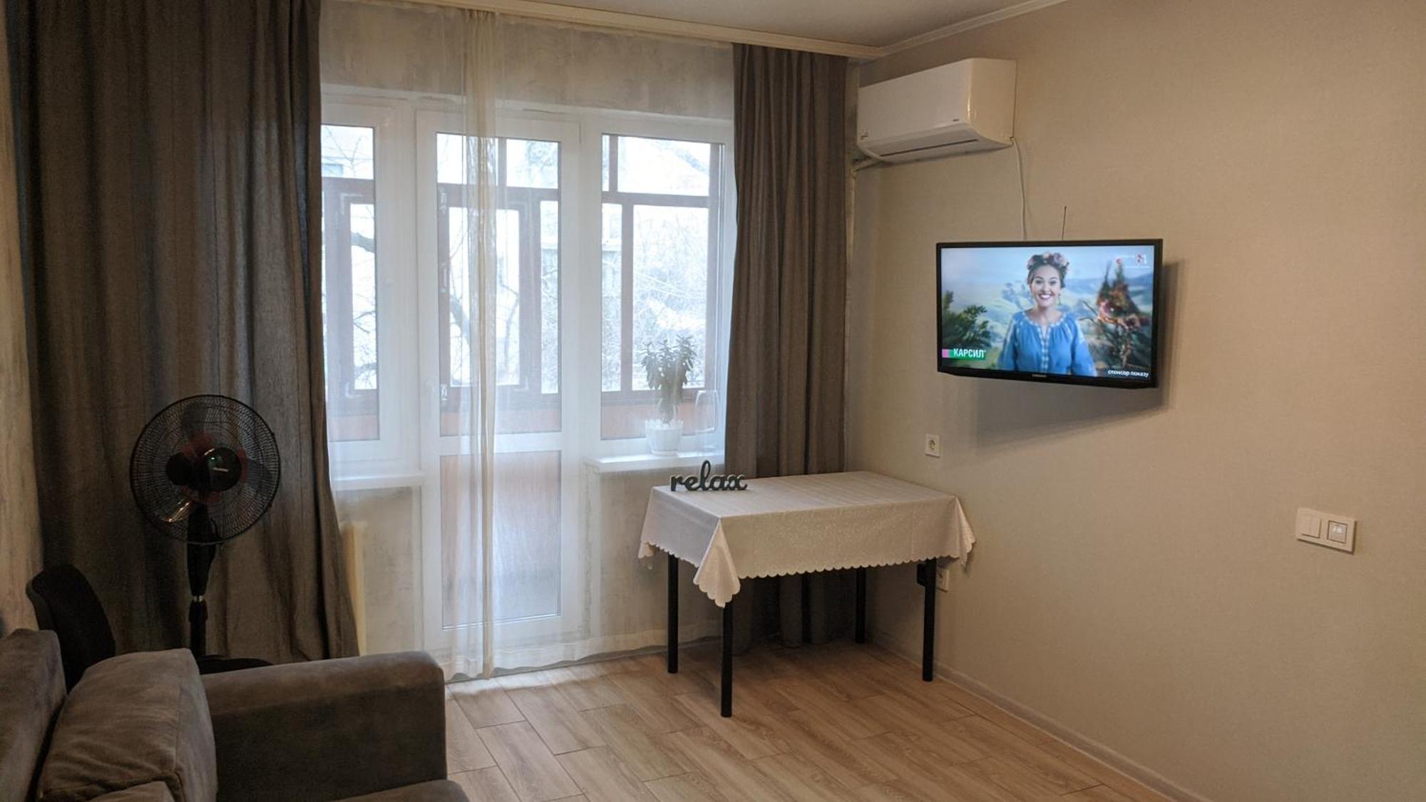 Apartment Near City Center On Peremohy Avenue 46 切尔尼戈夫 外观 照片